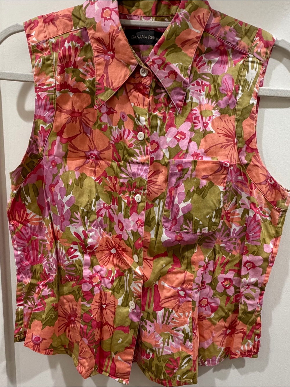 Banana Republic Sleeveless Floral Button-Down Top in Pink, Orange, Olive